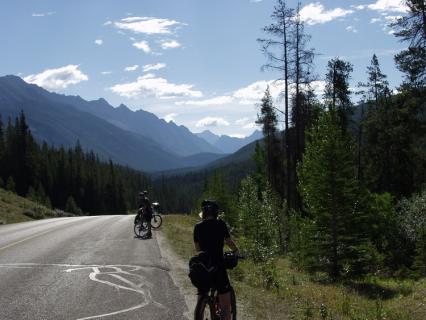 Bild 12 zur Urlaubsidee »Kanada Rocky Mountains - vorbei an türkis-farbenen Seen, tosenden Wasserfällen und mächtigen Gletschern«