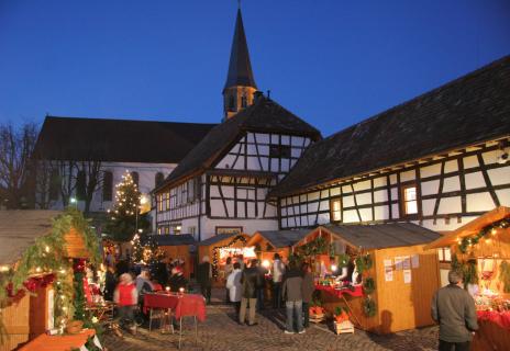 Bild 2 zur Urlaubsidee »Ein Markt schöner als der andere: Advents- und Weihnachtszauber an der Südlichen Weinstrasse «
