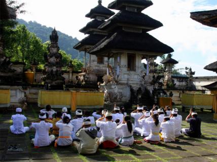 Bild 6 zur Urlaubsidee »Spirituelle Reise nach Bali - Besuch der Palmblattbibliothek, Heilzeremonien und Rituale an Kraftplätzen «