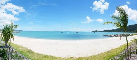 Bild 1 zur Urlaubsidee »Whitsundays (Australien): Neuer Strand in Airlie Beach, Mit dem Luxuskatamaran durch die Inselwelt. Shoppen in den Whitsundays«