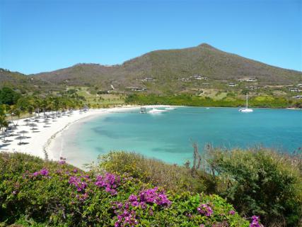 Bild 1 zur Urlaubsidee »St. Vincent & die Grenadinen: Karibische Inselvielfalt an einem Tag entdecken «