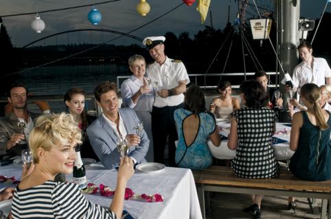 Bild 4 zur Urlaubsidee »Schwimmender Biergarten - die Huckleberrys Floßfahrt«