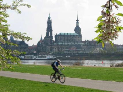 Bild 1 zur Urlaubsidee »Individuelle Radreise am Elberadweg von Dresden nach Prag«