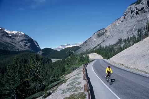 Bild 7 zur Urlaubsidee »Kanada Rocky Mountains - vorbei an türkis-farbenen Seen, tosenden Wasserfällen und mächtigen Gletschern«