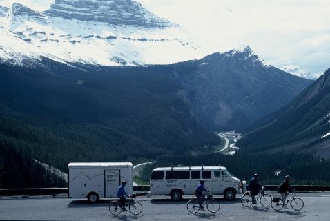 Bild 2 zur Urlaubsidee »Kanada Rocky Mountains - vorbei an türkis-farbenen Seen, tosenden Wasserfällen und mächtigen Gletschern«