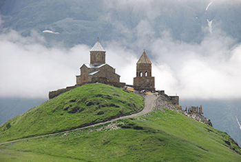 Bild 1 zur Urlaubsidee »Kaukasus: Große Kaukasus-Reise durch drei Länder Armenien, Georgien und Aserbaidschan (15 Tage)«