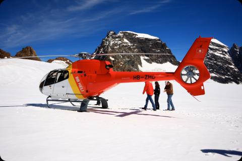 Bild 1 zur Urlaubsidee »Rundflug ab Zürich mit einer Landung auf dem Gletscher für Ihren Aperitif«