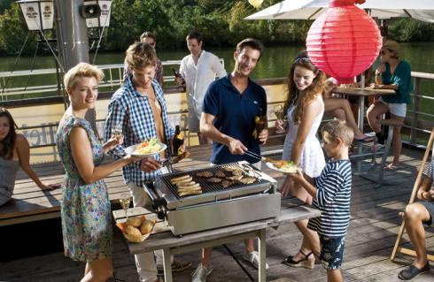 Bild 5 zur Urlaubsidee »Schwimmender Biergarten - die Huckleberrys Floßfahrt«