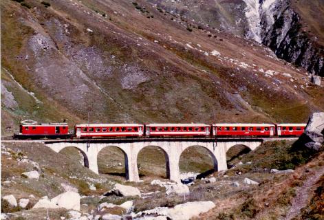 Bild 2 zur Urlaubsidee »Neu: Im Swiss-Alps-Classic-Express durch die Schweiz - auf den Spuren des früheren Glacier-Express«