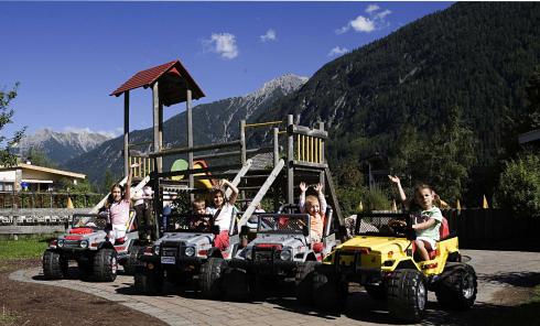 Bild 1 zur Urlaubsidee »Kleine Schnitzkünstler ganz groß - Kreativ-Ferien-Camp im Tiroler Lechtal«