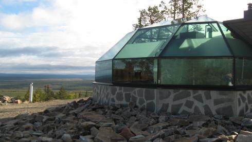 Bild 4 zur Urlaubsidee »Gefängnis- und Zelthotel, Leuchttürme, Baumhäuser und Glas-Iglus – Ungewöhnliche Unterkünfte in Finnland und Schweden mit Suomi Travel«