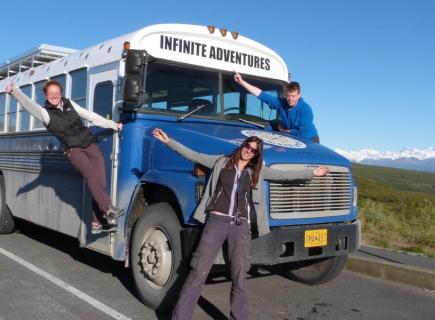 Bild 2 zur Urlaubsidee »Alaska Gruppenreise im umgebauten Schulbus«