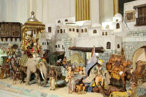 Bild 1 zur Urlaubsidee » Weihnachtsstimmung im Süden: Valencia rollt rote Teppiche für die Feiertage aus«