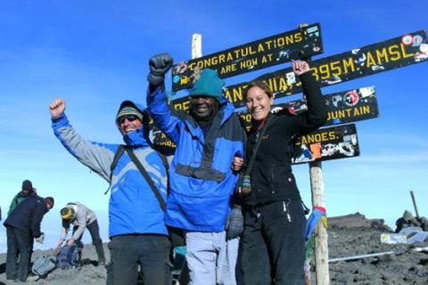 Bild 1 zur Urlaubsidee »Auf den Gipfel des Kilimanjaro & Safari – Eine Singlereise nach Afrika!«