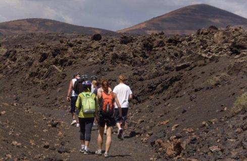Bild 2 zur Urlaubsidee »Lanzarote zum Wandern mit Relax & Kultur – Lavafelder und Feuerberge!«
