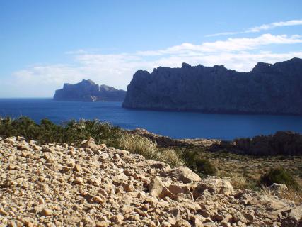 Bild 2 zur Urlaubsidee »Yoga-Reise – Im Kloster Randa auf Mallorca zurück zu innerer Gelassenheit! «