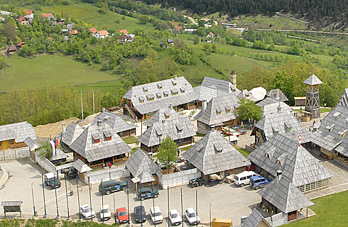 Bild 1 zur Urlaubsidee »Feriendorf Mecavnik - Sport und Spass in der Stille der Natur«