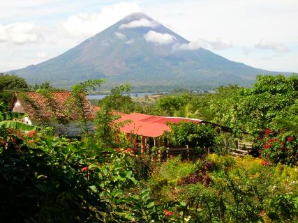 Bild 1 zur Urlaubsidee »Immergrüner Regenwald und rauchende Vulkane - Radreise durch Costa Rica und Nicaragua«