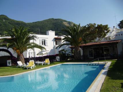 Bild 4 zur Urlaubsidee »Einmal (fast) Ischitaner sein und ein Appartment auf Ischia bewohnen«