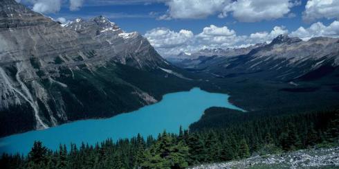 Bild 4 zur Urlaubsidee »Kanada Rocky Mountains - vorbei an türkis-farbenen Seen, tosenden Wasserfällen und mächtigen Gletschern«