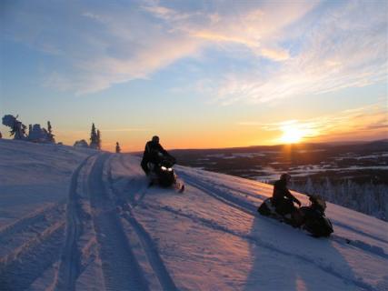 Bild 4 zur Urlaubsidee »Lappland-Wochenende für Singles - Driving on Snow & Ice«