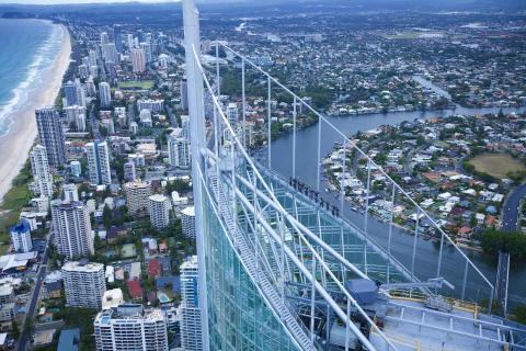 Bild 1 zur Urlaubsidee »Auf Australiens höchstes Gebäude klettern beim neuen SkyPoint Climb in Queensland«