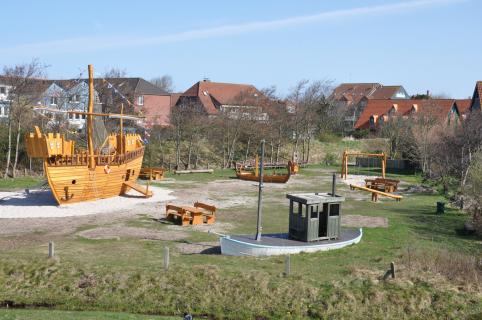 Bild 4 zur Urlaubsidee »Mit dem Bollerwagen über die Insel und zum Strand: Das grüne Spiekeroog ist ein Paradies für Familien mit Kleinkindern«