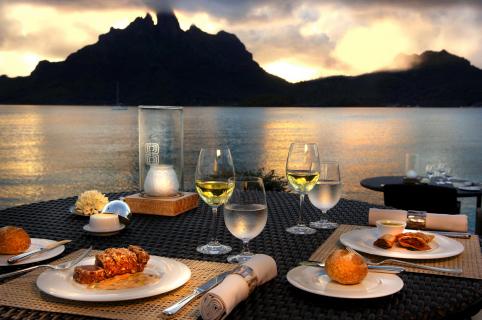 Bild 1 zur Urlaubsidee »Exotische Weihnachten und „weißer“ Jahreswechsel im St. Regis Bora Bora«
