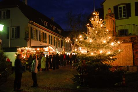 Bild 1 zur Urlaubsidee »Ein Markt schöner als der andere: Advents- und Weihnachtszauber an der Südlichen Weinstrasse «