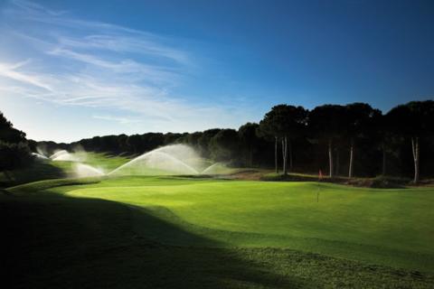 Bild 2 zur Urlaubsidee »Sardinien für Singles mit „unlimited“ Golf & Wellness im Luxus Golf-Resort!«